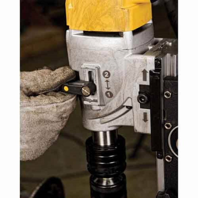 Сверлильный станок на магнитном основании DeWalt DWE1622K Сверлильный станок на магнитном основании DeWalt DWE1622K